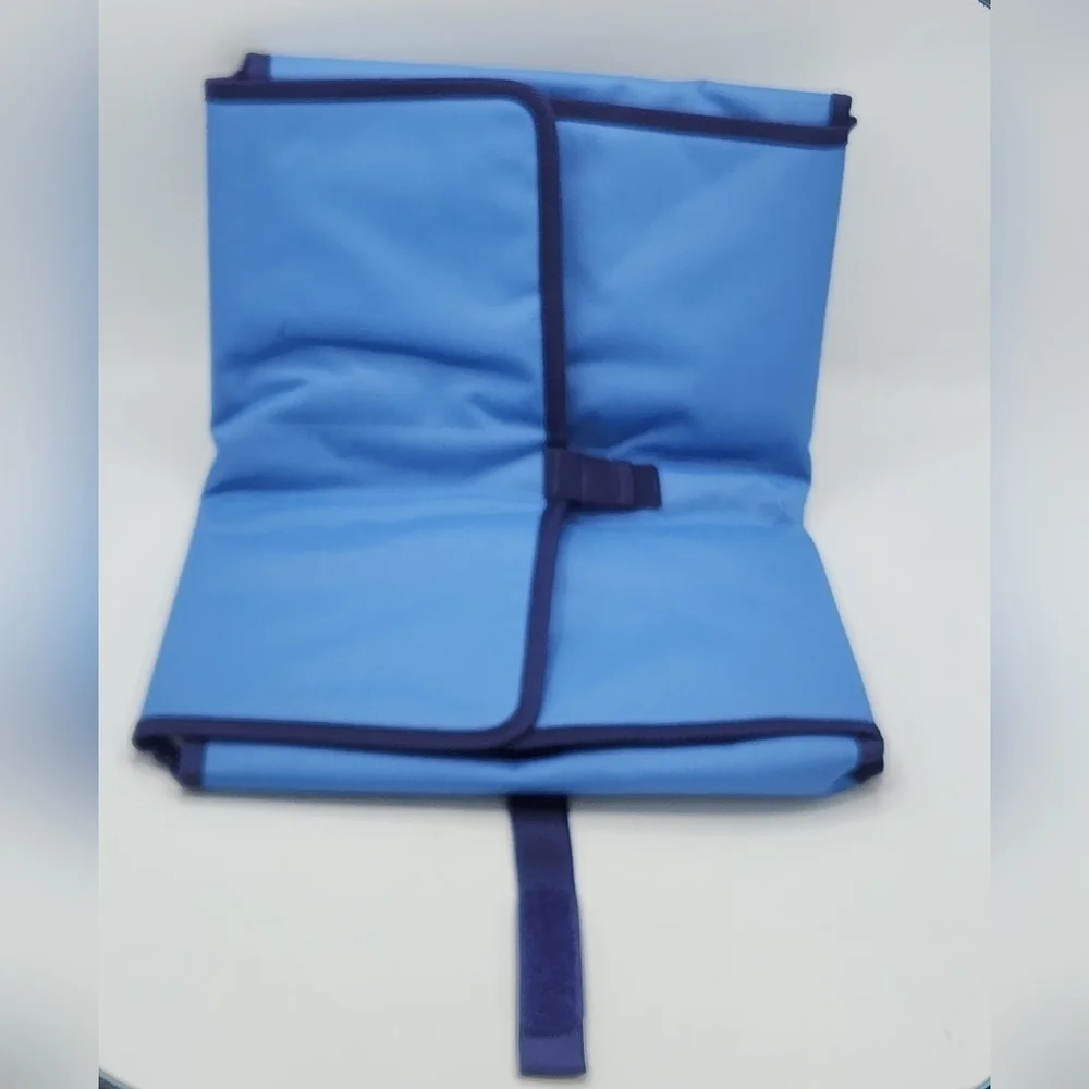HERSHEL SUPPLY COMPANY Sprout Change Mat In Blue And Navy